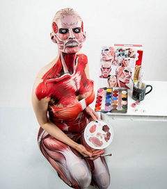 德國(guó)女子靠高超化妝技巧變身漫畫(huà)人物 耗時(shí)僅需2小時(shí)